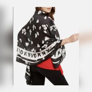 DKNY BNWT NAVY & Blue  Floral Logo Large Scarf - O/S